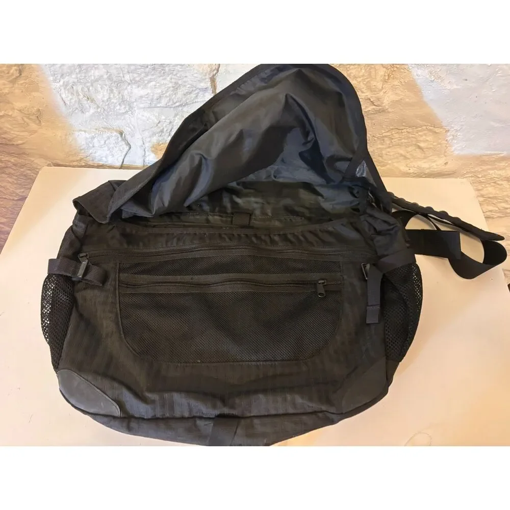 L.L.Bean Convertible Messenger Backpack Laptop Computer Bag Black Plaid